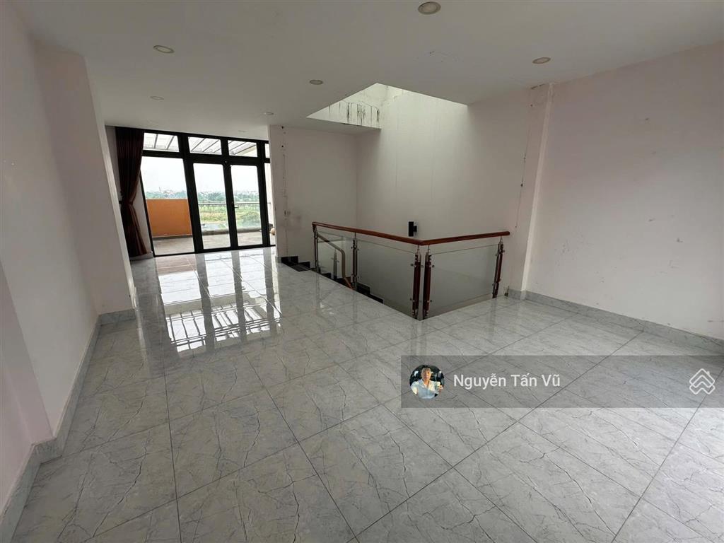 Cho thuê nhà nguyên căn 5x22m, hầm 4 tầng không thang máy giá chỉ 30tr/tháng tại vạn phúc city