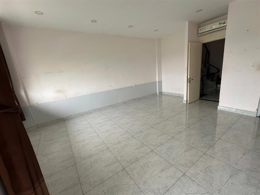 Cho thuê nhà nguyên căn 5x22m, hầm 4 tầng không thang máy giá chỉ 30tr/tháng tại vạn phúc city