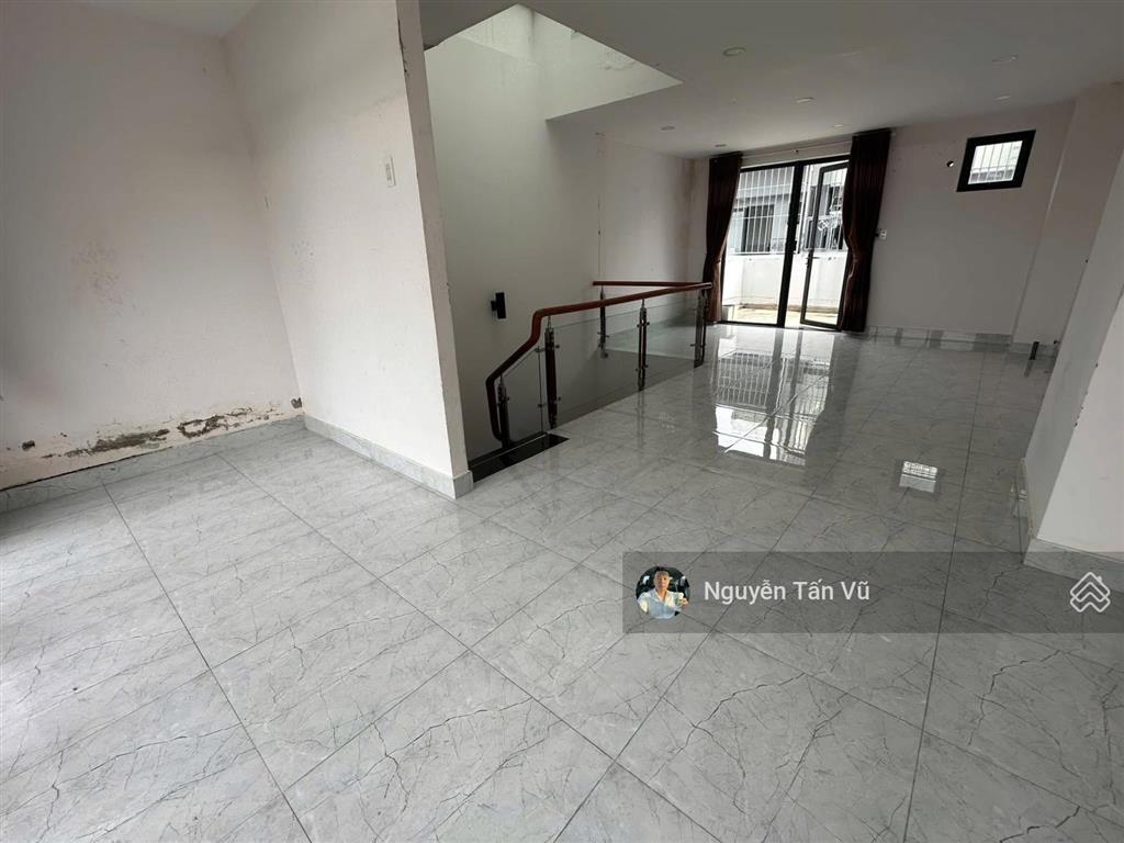 Cho thuê nhà nguyên căn 5x22m, hầm 4 tầng không thang máy giá chỉ 30tr/tháng tại vạn phúc city