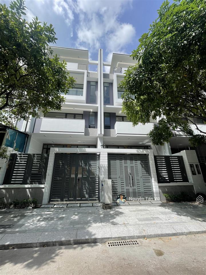 Cho thuê nhà nguyên căn 5x22m, hầm 4 tầng không thang máy giá chỉ 30tr/tháng tại vạn phúc city