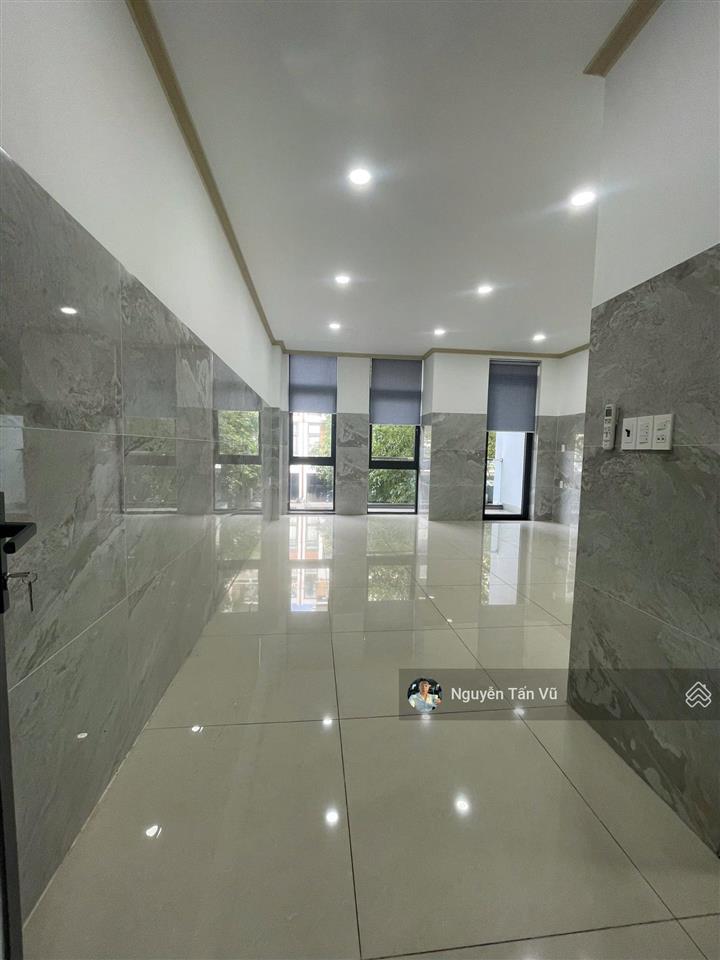 Cho thuê văn phòng 40m2 có ban công, vạn phúc city giá chỉ 7,5 triệu/tháng