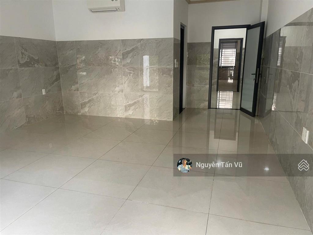 Cho thuê văn phòng 40m2 có ban công, vạn phúc city giá chỉ 7,5 triệu/tháng