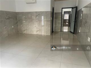 Cho thuê văn phòng 40m2 có ban công, vạn phúc city giá chỉ 7,5 triệu/tháng