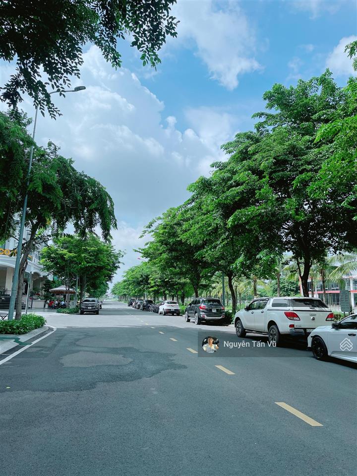 Cho thuê tòa nhà, căn góc 2 mặt tiền 1200m2 giá 150 triệu/tháng tại vạn phúc city