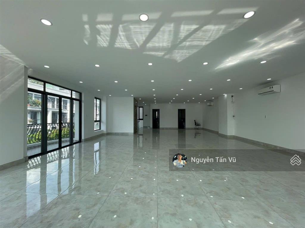 Cho thuê tòa nhà, căn góc 2 mặt tiền 1200m2 giá 150 triệu/tháng tại vạn phúc city