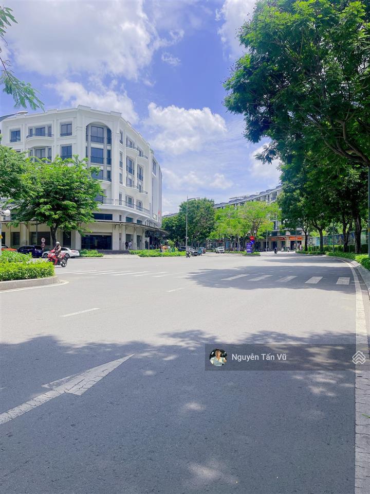 Cho thuê tòa nhà, căn góc 2 mặt tiền 1200m2 giá 150 triệu/tháng tại vạn phúc city