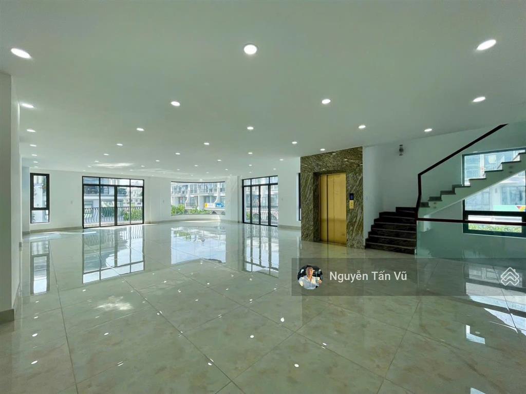 Cho thuê tòa nhà, căn góc 2 mặt tiền 1200m2 giá 150 triệu/tháng tại vạn phúc city