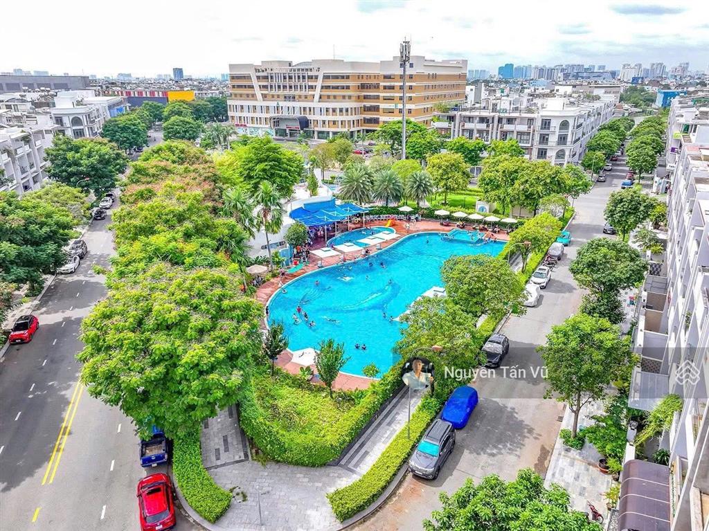 Cho thuê tòa nhà, căn góc 2 mặt tiền 1200m2 giá 150 triệu/tháng tại vạn phúc city