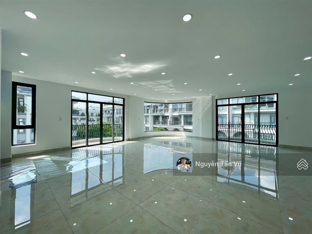 Cho thuê tòa nhà, căn góc 2 mặt tiền 1200m2 giá 150 triệu/tháng tại vạn phúc city