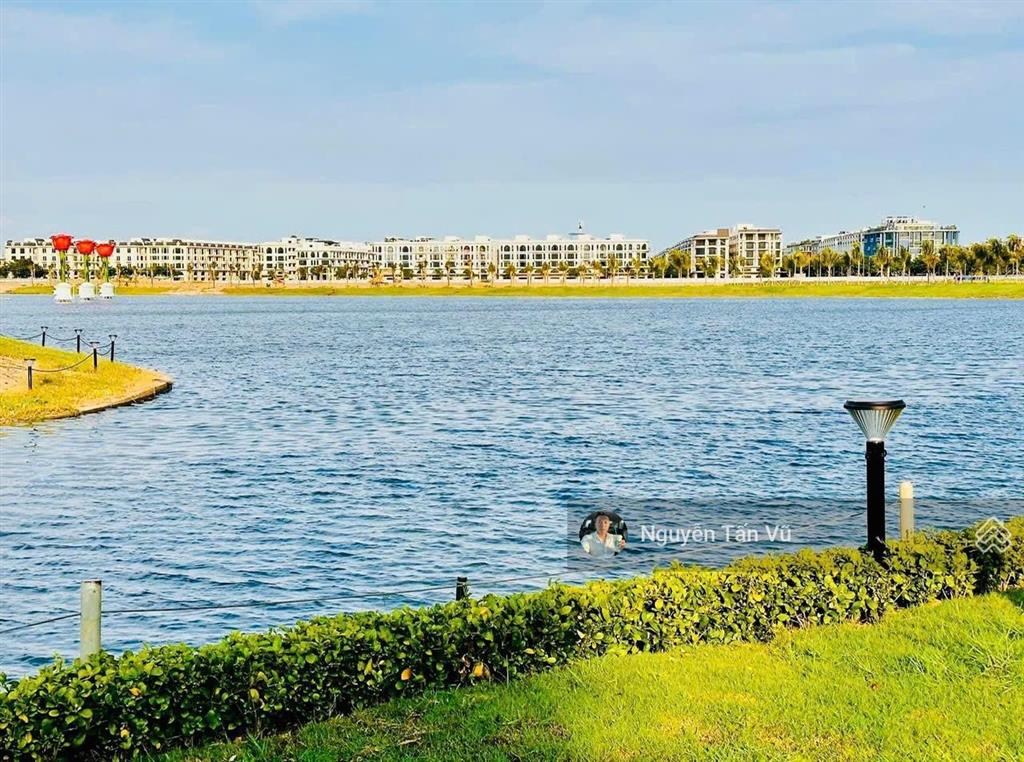Cho thuê tòa nhà, căn góc 2 mặt tiền 1200m2 giá 150 triệu/tháng tại vạn phúc city