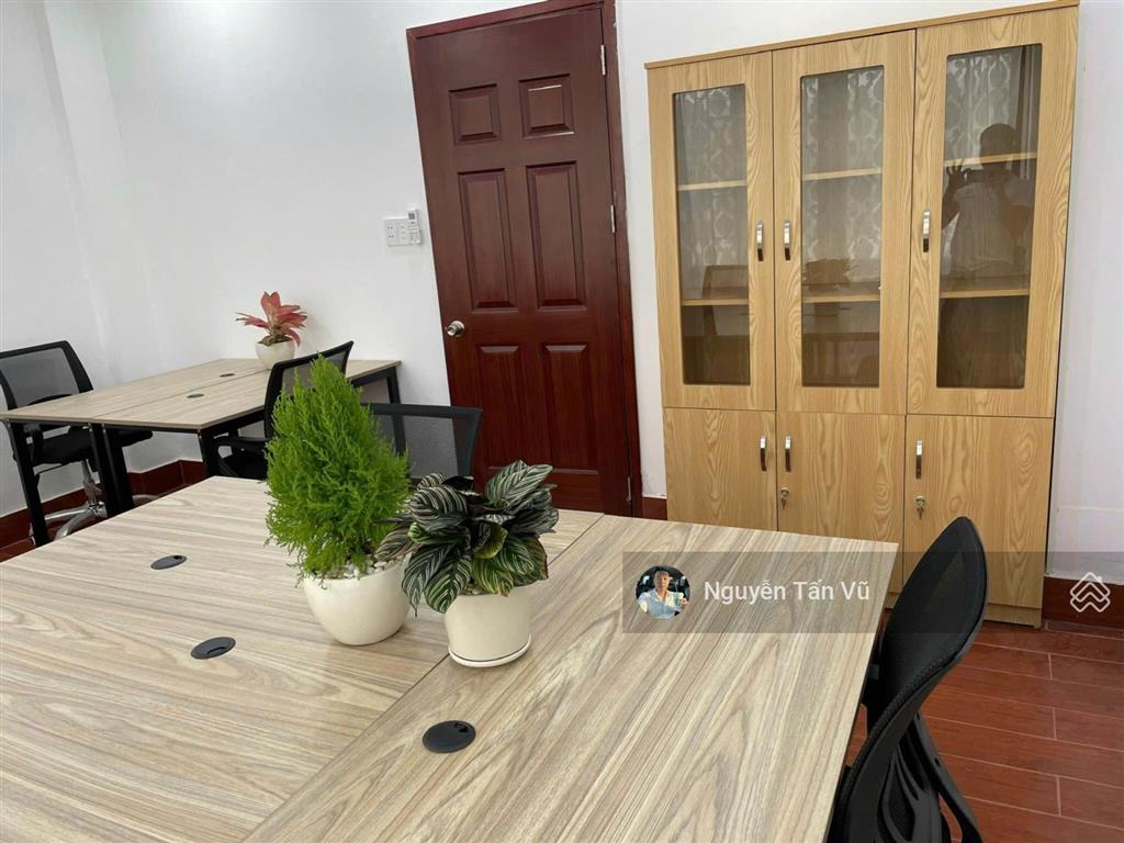 Cho thuê văn phòng 42m2 full nội thất bao gồm tất cả chi phí chỉ 8,5tr/tháng tại vạn phúc city