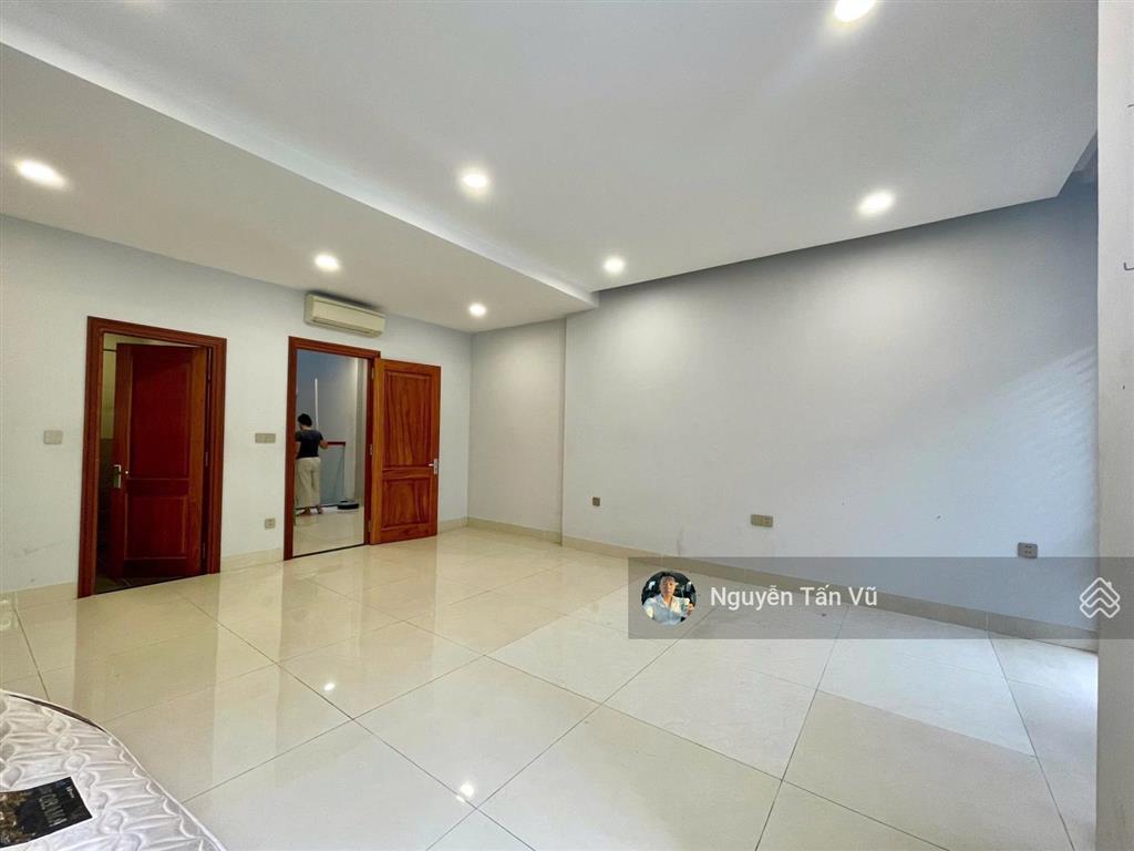 Cho thuê văn phòng 70m2 có ban công giá chỉ 9tr9 tại vạn phúc city