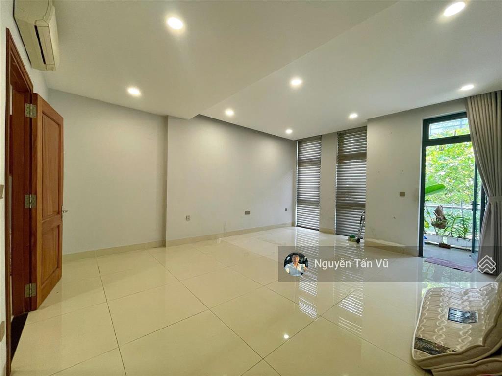Cho thuê văn phòng 70m2 có ban công giá chỉ 9tr9 tại vạn phúc city