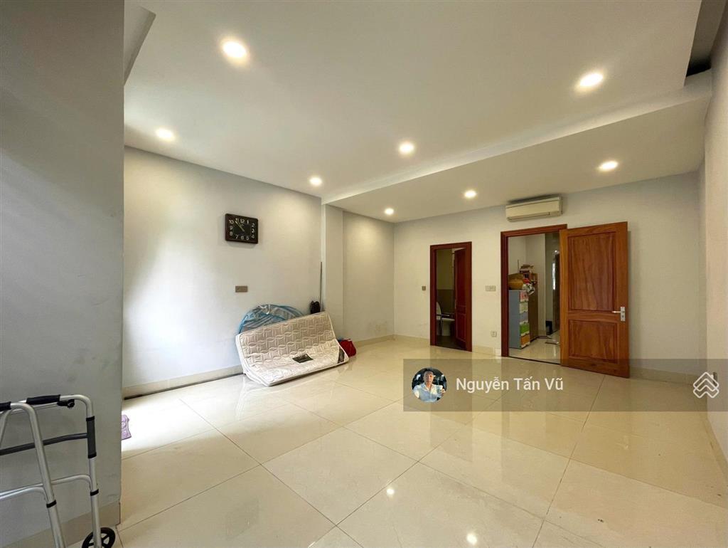 Cho thuê văn phòng 70m2 có ban công giá chỉ 9tr9 tại vạn phúc city