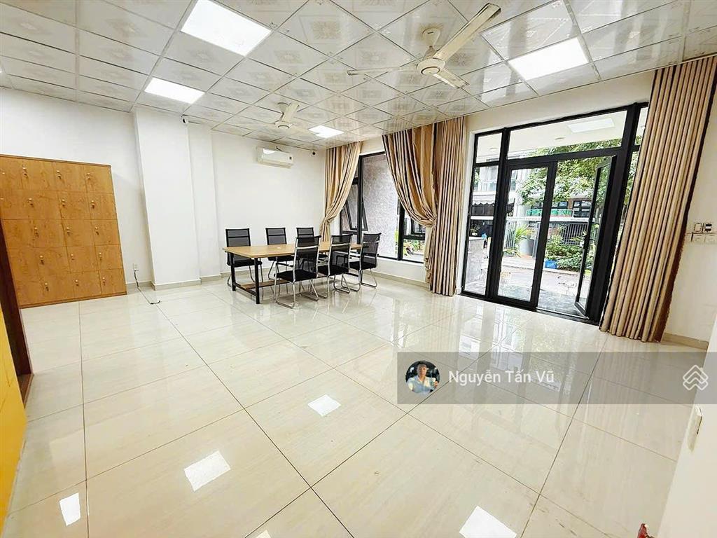 Văn phòng tầng trệt 80m2 full nội thất giá chỉ 14 triệu/tháng tại vạn phúc city