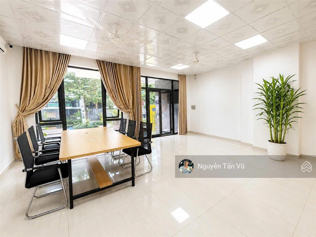Văn phòng tầng trệt 80m2 full nội thất giá chỉ 14 triệu/tháng tại vạn phúc city