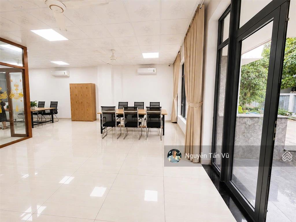 Văn phòng tầng trệt 80m2 full nội thất giá chỉ 14 triệu/tháng tại vạn phúc city