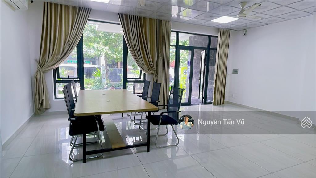 Văn phòng tầng trệt 80m2 full nội thất giá chỉ 14 triệu/tháng tại vạn phúc city