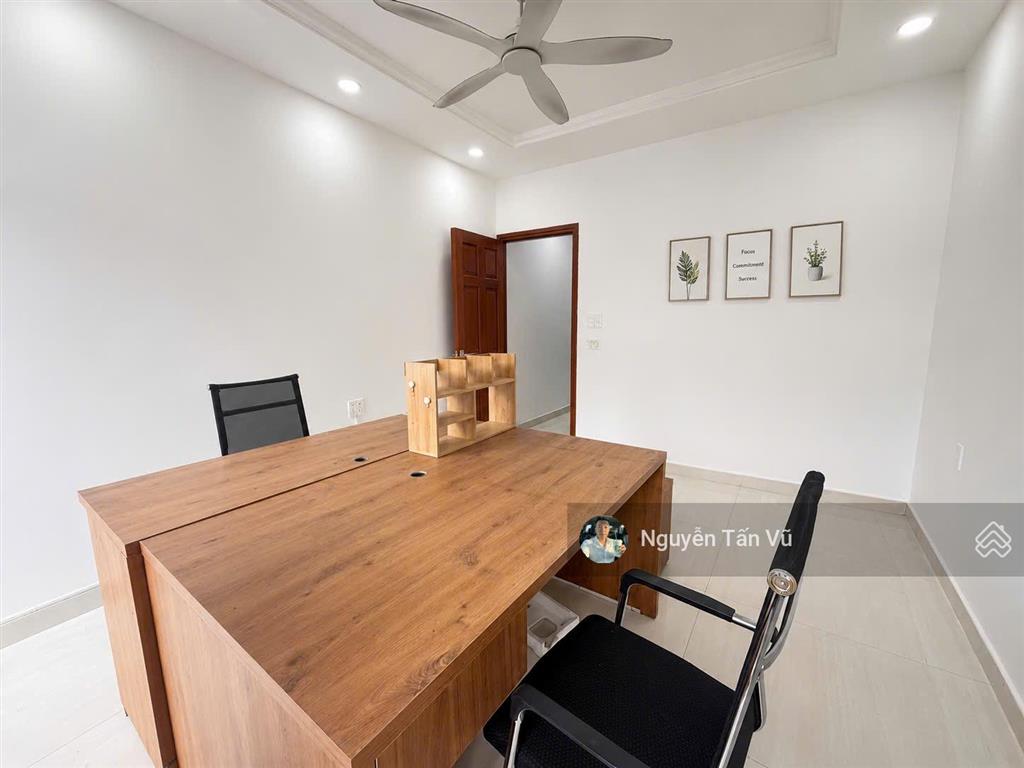 Văn phòng cho thuê 80m2 ngăn sẵn 2 phòng làm việc + phòng khách giá chỉ 13 triệu/tháng tại vạn phúc