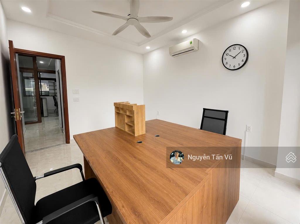 Văn phòng cho thuê 80m2 ngăn sẵn 2 phòng làm việc + phòng khách giá chỉ 13 triệu/tháng tại vạn phúc