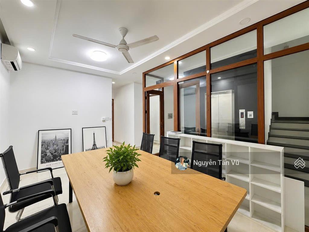 Văn phòng cho thuê 80m2 ngăn sẵn 2 phòng làm việc + phòng khách giá chỉ 13 triệu/tháng tại vạn phúc