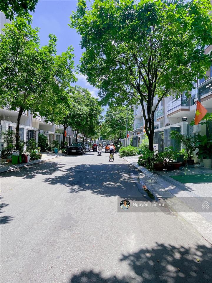 Cho thuê văn phòng 40m2 có ban công giá chỉ 7 triệu/tháng tại vạn phúc city