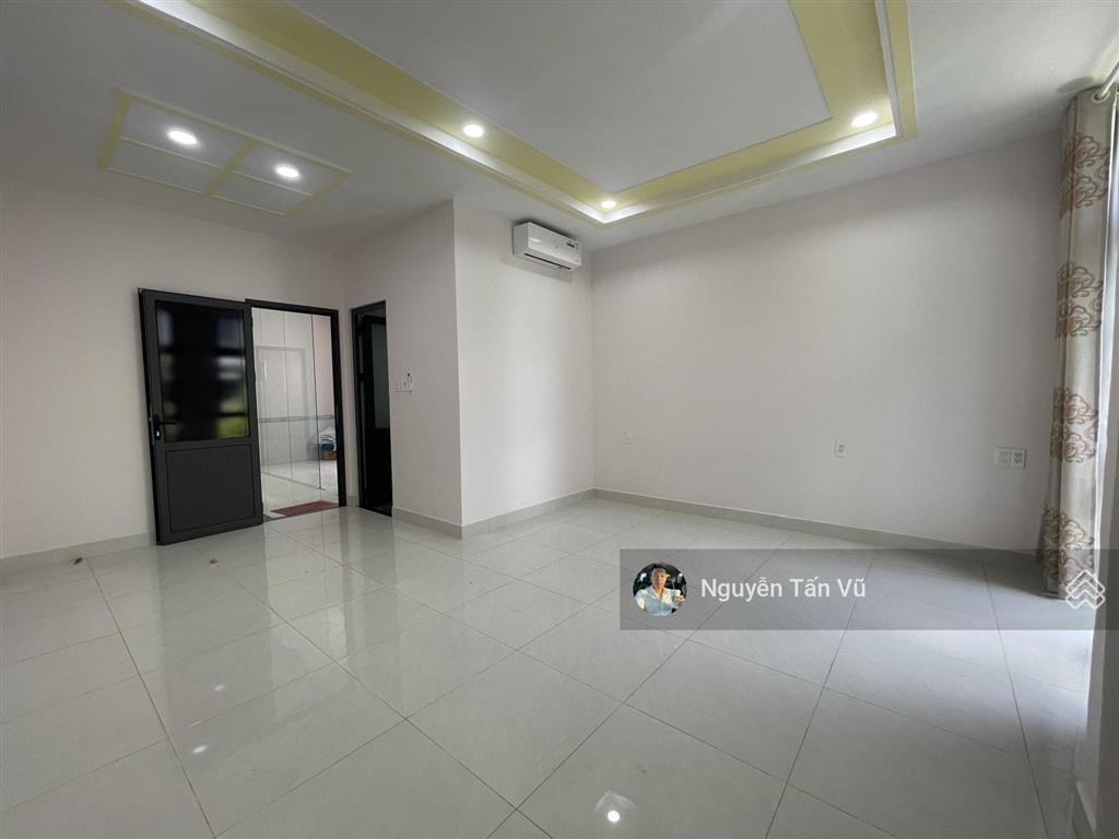 Cho thuê văn phòng 40m2 có ban công giá chỉ 7 triệu/tháng tại vạn phúc city
