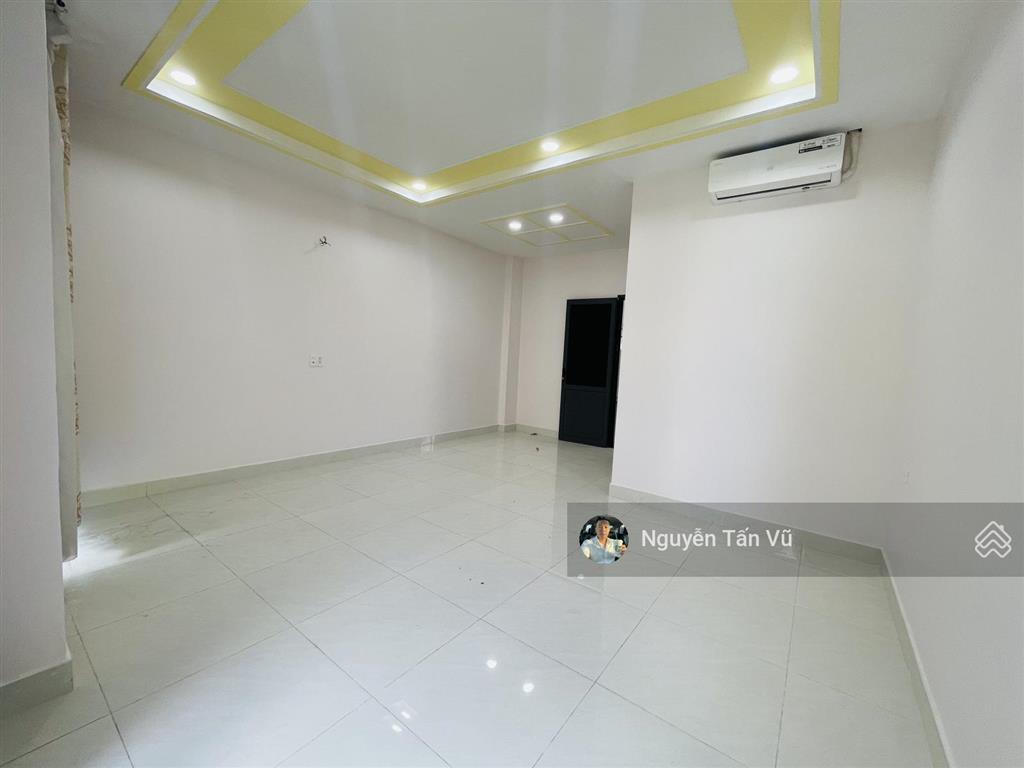 Cho thuê văn phòng 40m2 có ban công giá chỉ 7 triệu/tháng tại vạn phúc city