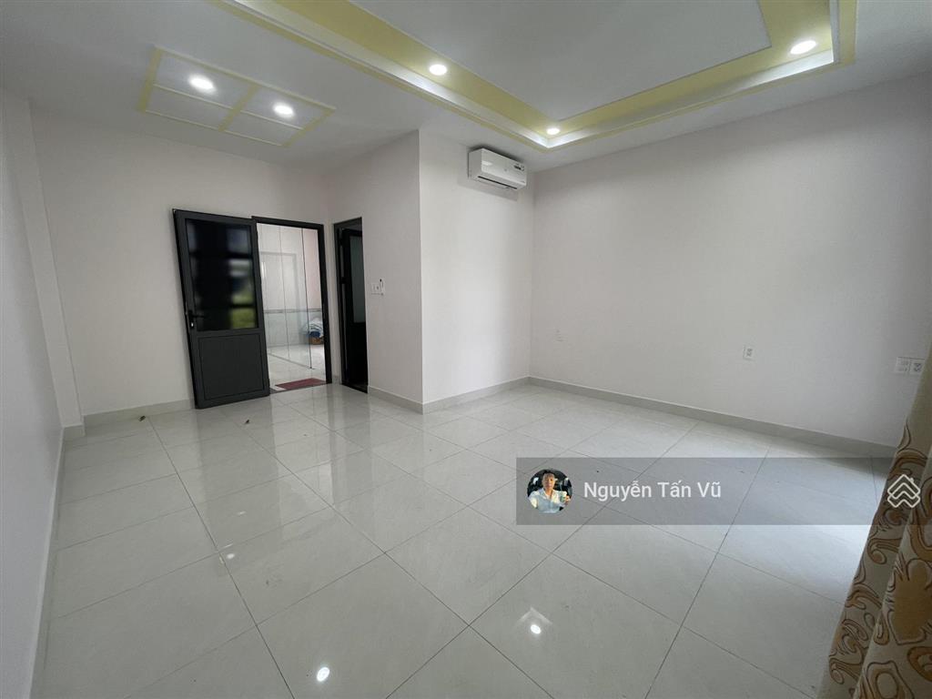 Cho thuê văn phòng 40m2 có ban công giá chỉ 7 triệu/tháng tại vạn phúc city