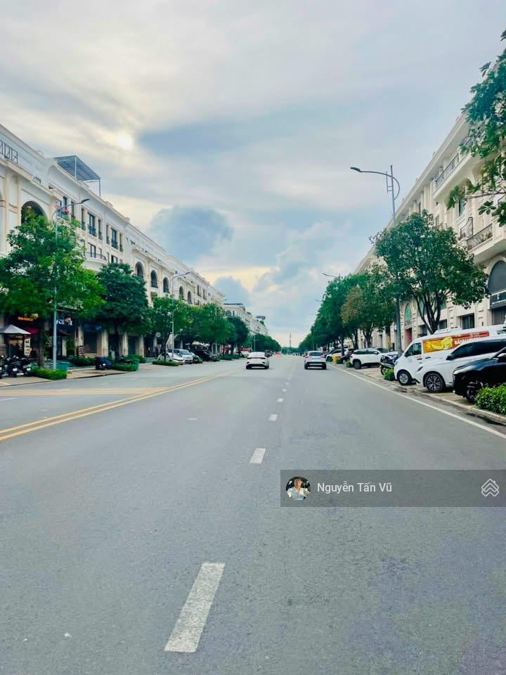 Siêu phẩm shophouse đinh thị thi, full hoàn thiện cao cấp tại vạn phúc city chỉ 100 triệu/tháng