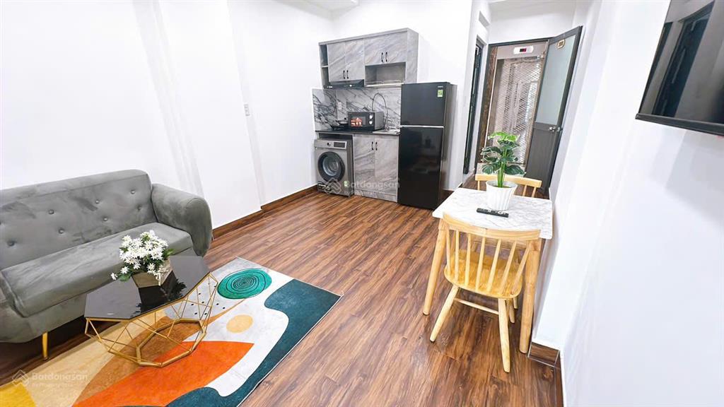 Cho thuê căn hộ 1 phòng ngủ tách bếp siêu rộng đường nhật tảo full nội thất có thang máy