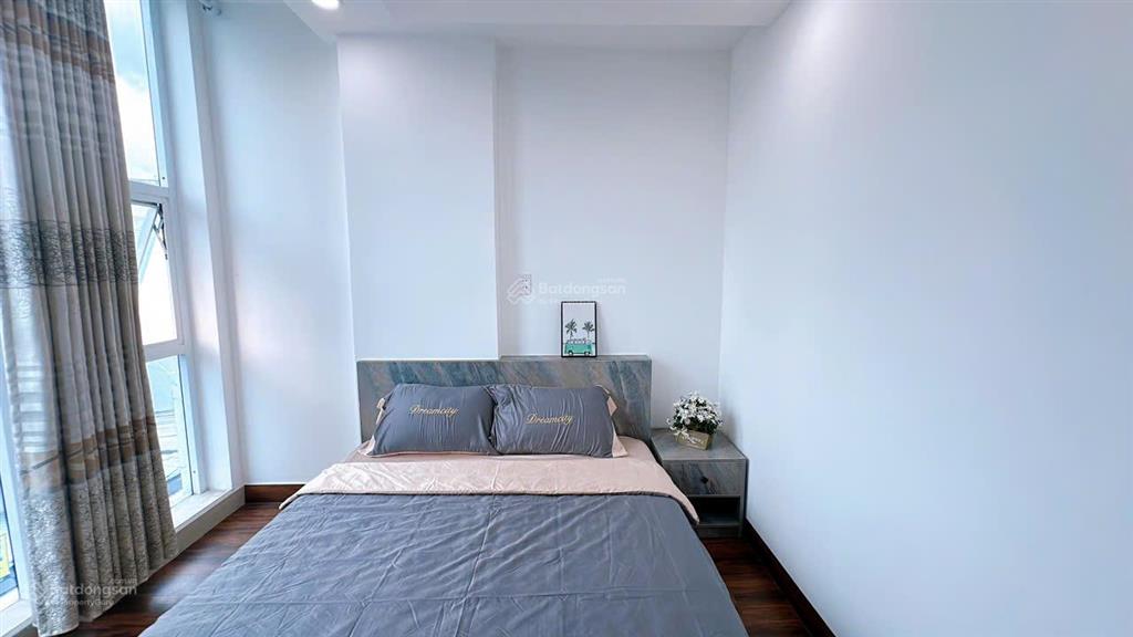 Cho thuê căn hộ 1 phòng ngủ tách bếp siêu rộng đường nhật tảo full nội thất có thang máy