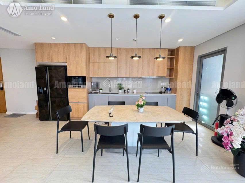 Hot deal cho thuê căn 3pn giá tốt 39tr, view tầng cao thoáng mát, nhà rộng rãi, trống sẵn vào liền