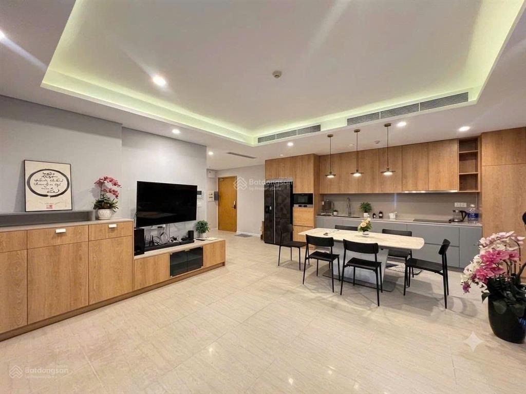 Hot deal cho thuê căn 3pn giá tốt 39tr, view tầng cao thoáng mát, nhà rộng rãi, trống sẵn vào liền