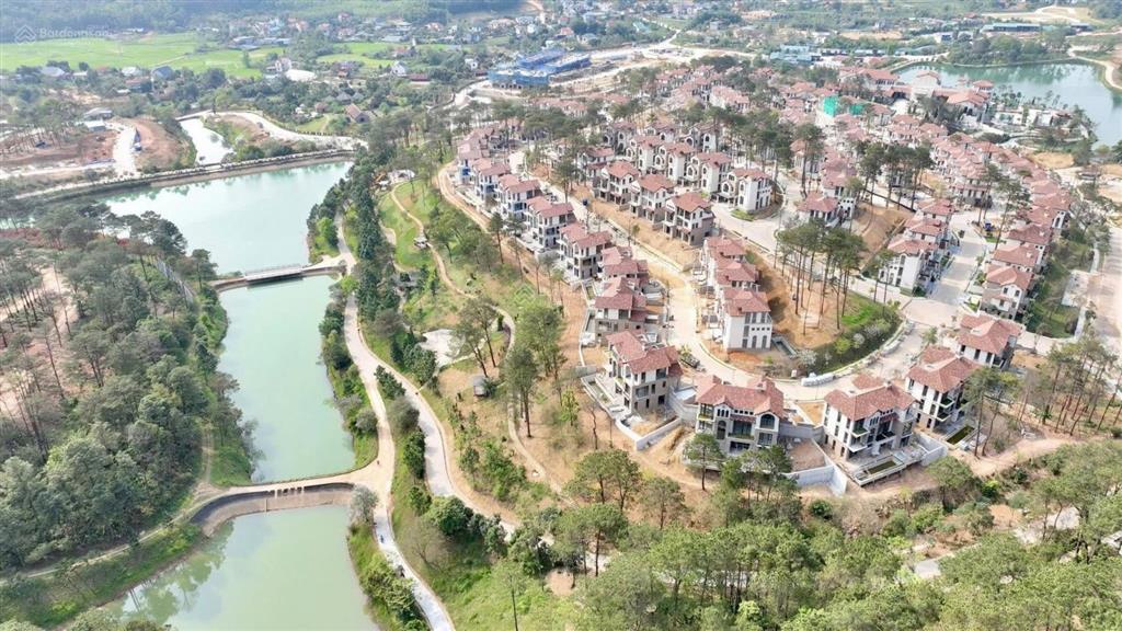 Độc quyền| chiết khấu cao nhất thị trường  bt hồ cá koi chỉ 17 tỉ  cam kết thông tin chuẩn