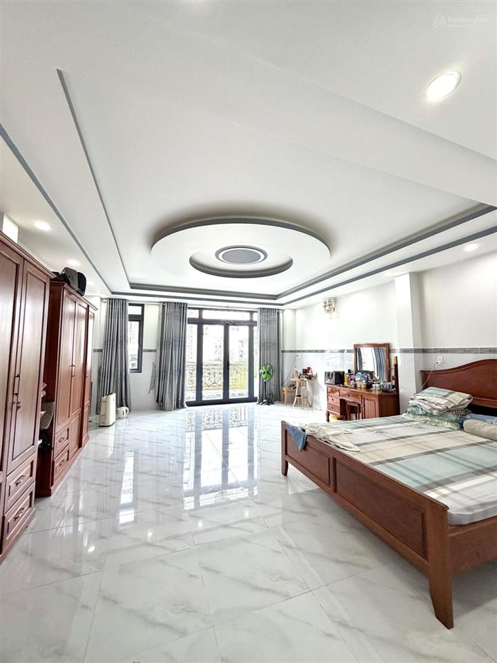 Bán nhà . nguyễn thế truyện .lô góc 4 tầng