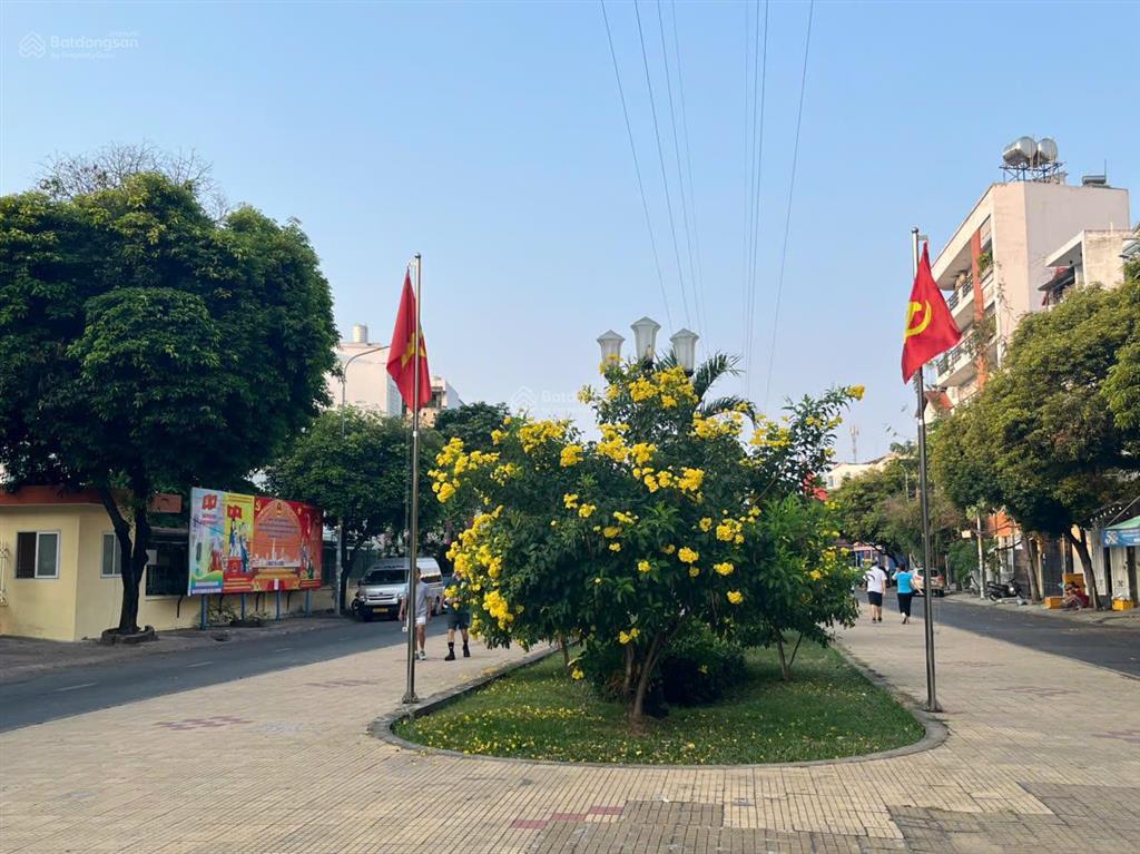 Bán nhà . nguyễn thế truyện .lô góc 4 tầng