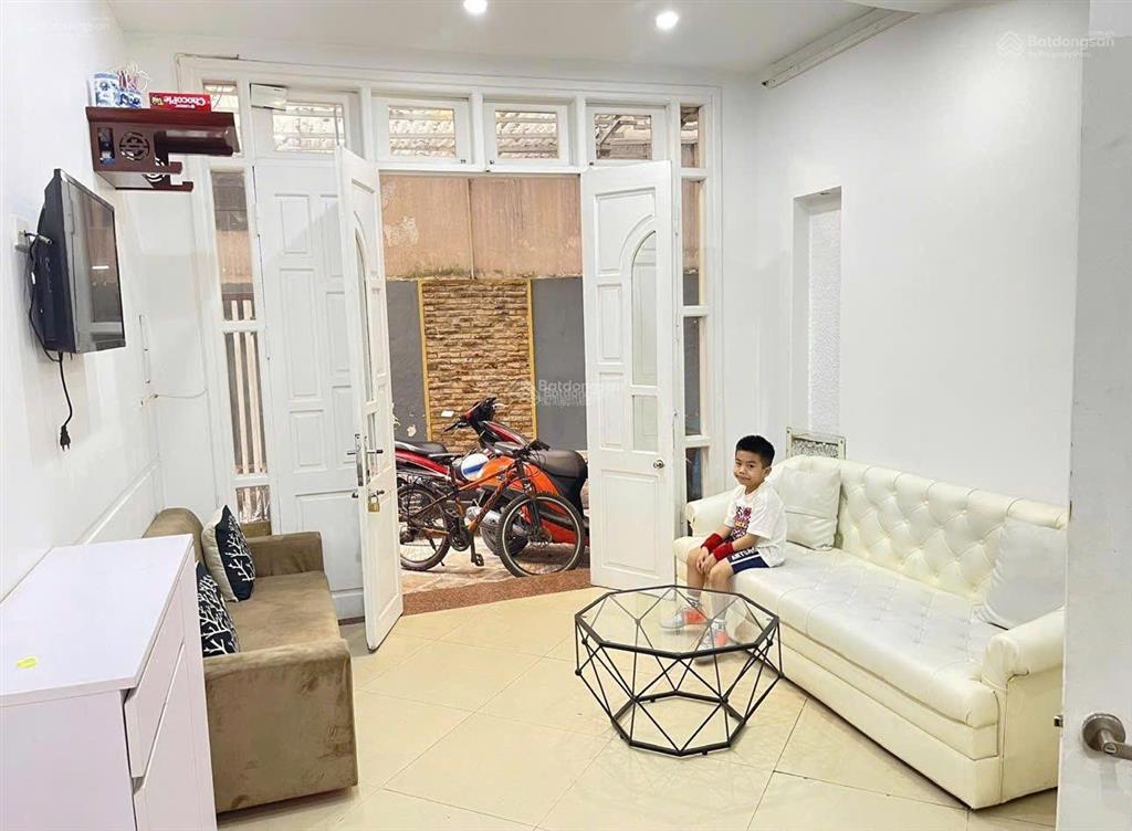 Cho thuê nhà riêng 5 tầng  thái hà (đống đa) 35m  5t  ở gia đình