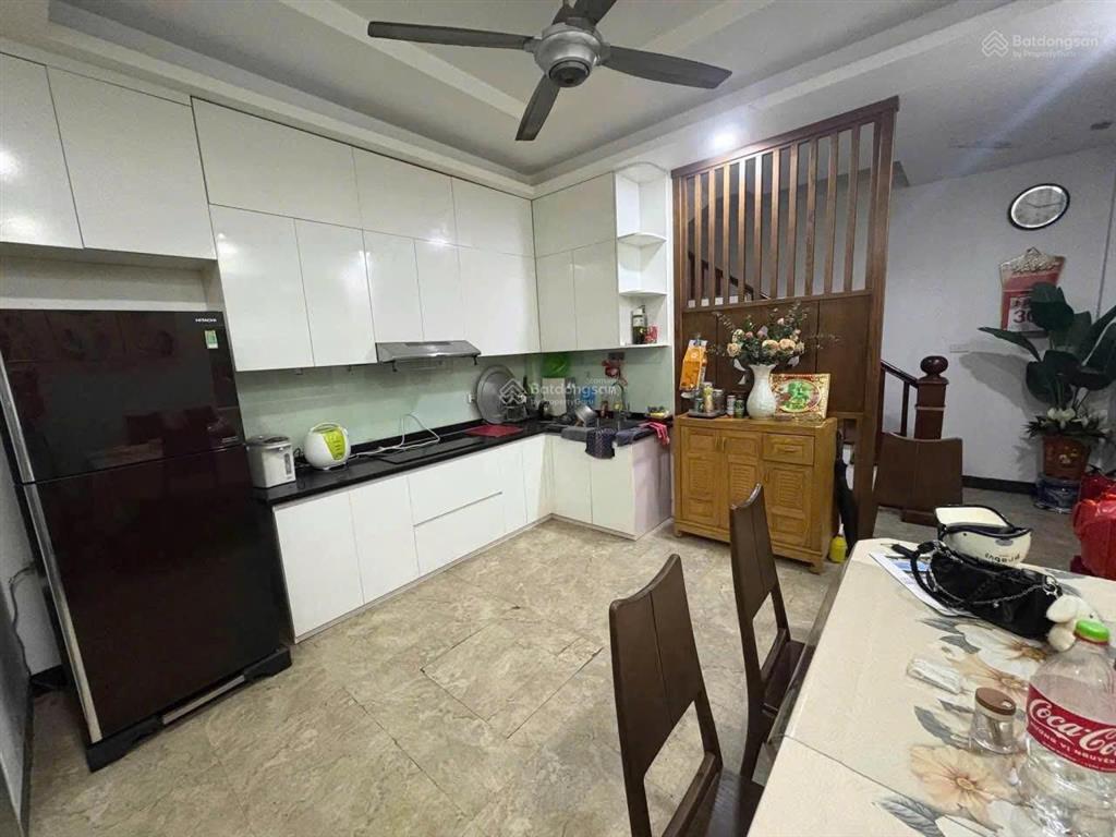 Cho thuê nhà riêng ngõ mỹ đình  nam từ liêm. ô tô con vào ngõ  full nội thất  nhận nhà ngay