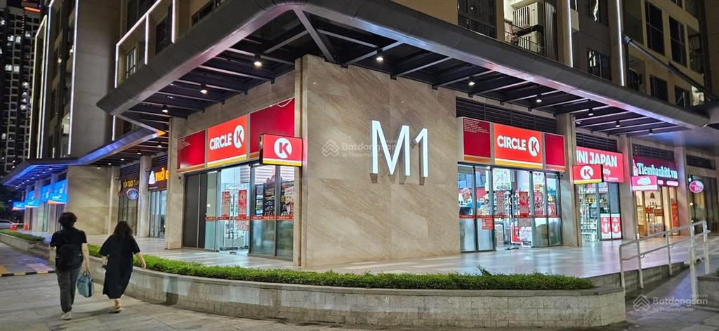 Hàng hiếm  căn shop góc ngay mặt sảnh sở hũu 2 mt với mức giá 200tr/m2  0968 838 ***