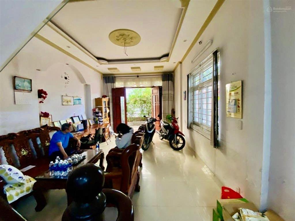 Bán gấp căn góc mặt tiền đường 185 phước long b, đất 132m² ngang 7.5m, giá chỉ 13,5 tỷ