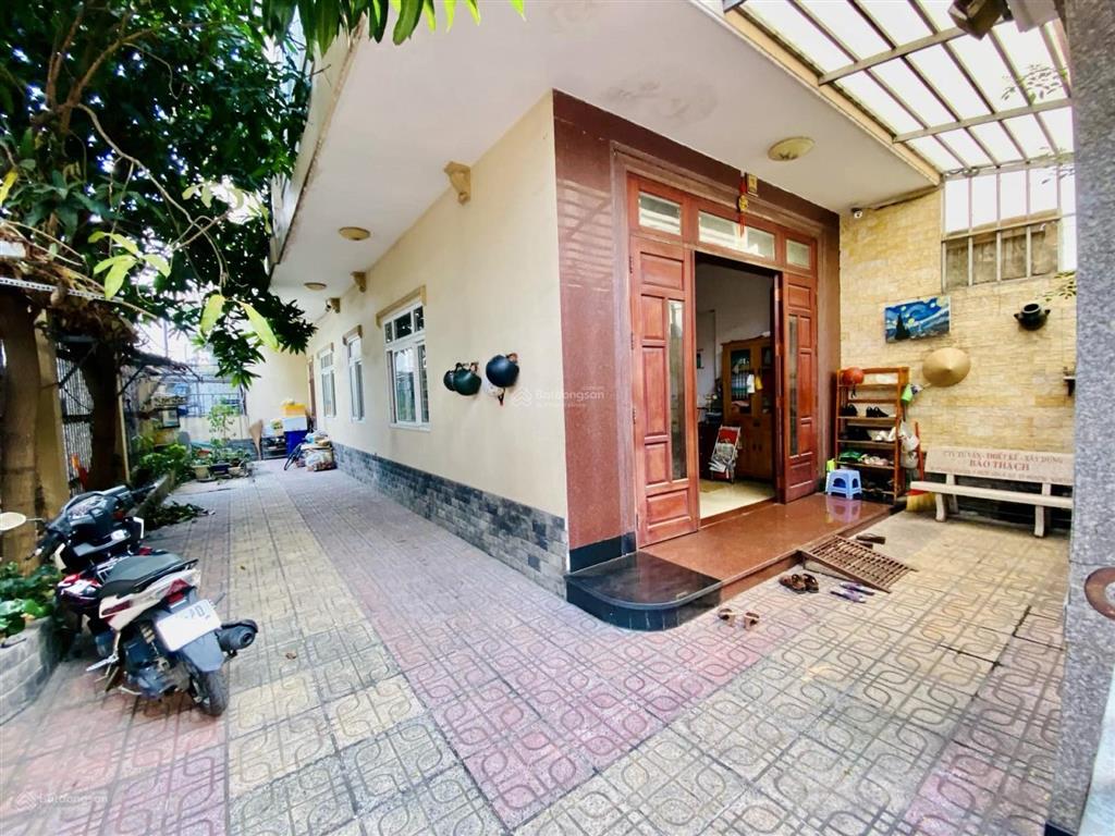 Bán gấp căn góc mặt tiền đường 185 phước long b, đất 132m² ngang 7.5m, giá chỉ 13,5 tỷ