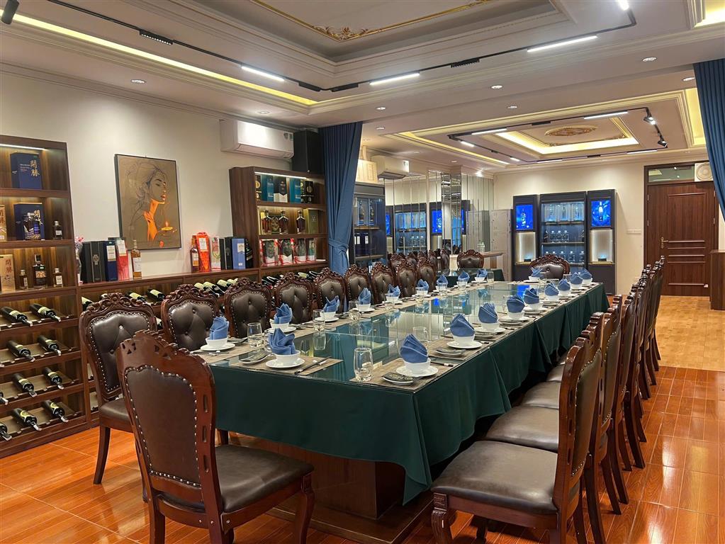 CẦN SANG NHƯỢNG NHÀ HÀNG RƯỢU VANG và HẢI SẢN – MẶT PHỐ TRUNG HOÀ, HÀ NỘI