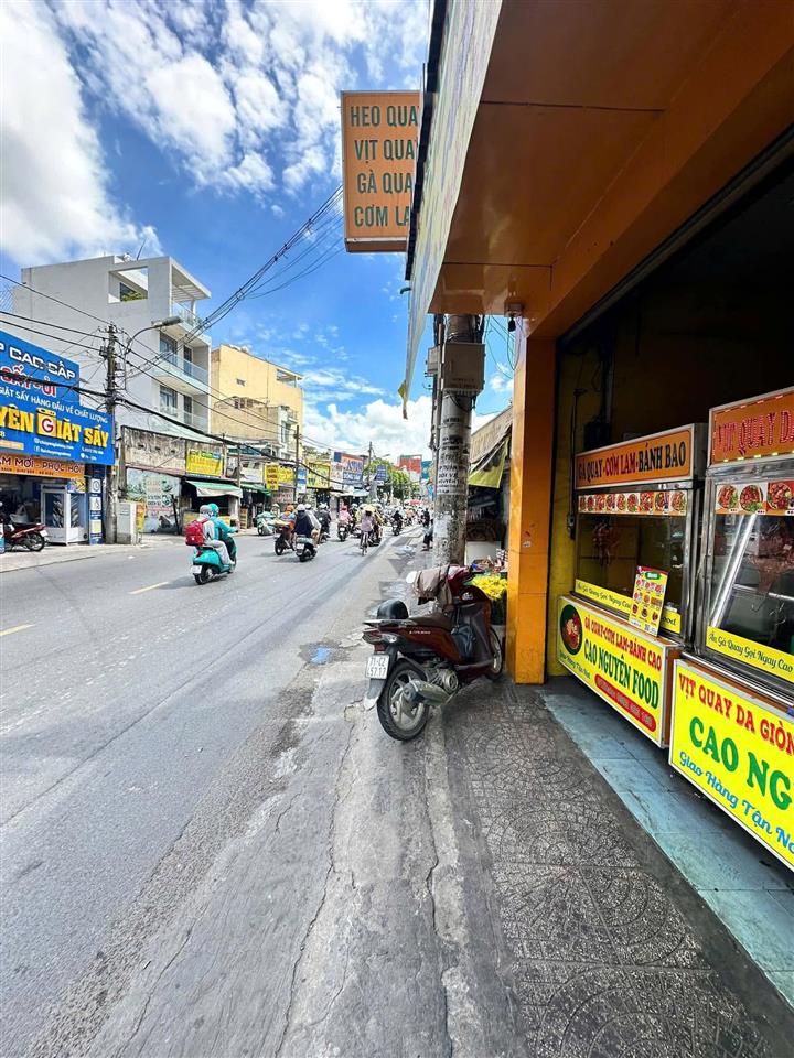 SANG NHƯỢNG QUÁN GÀ QUAY CAO NGUYÊN – MẶT TIỀN PHAN VĂN TRỊ, TP. HỒ CHÍ MINH