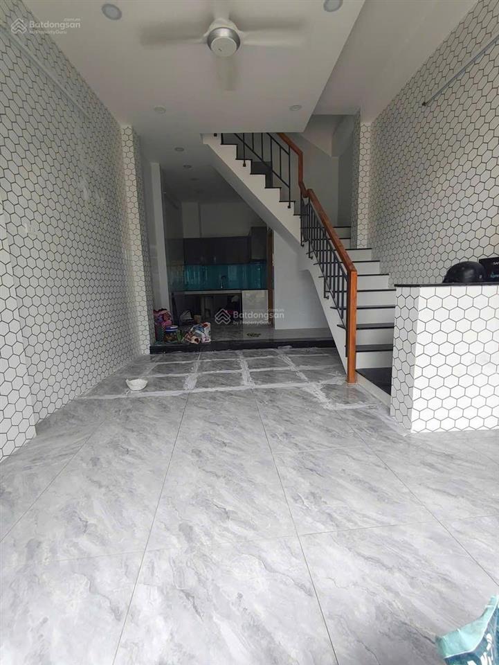 Nhà mặt tiền đường ụ cây p10, q8 cách cầu nguyễn tri phương q5 300m