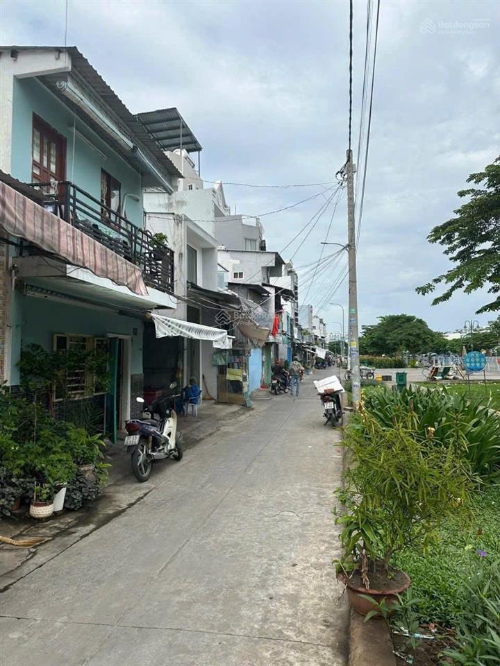 Nhà mặt tiền đường ụ cây p10, q8 cách cầu nguyễn tri phương q5 300m