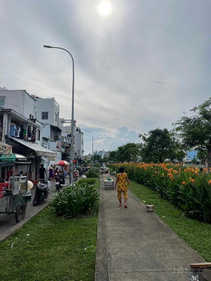 Nhà mặt tiền đường ụ cây p10, q8 cách cầu nguyễn tri phương q5 300m