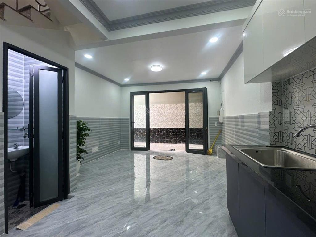 Nhà hẻm xe máy lương văn can p15.q8