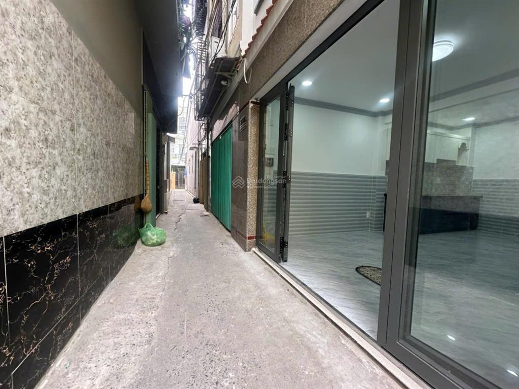 Nhà hẻm xe máy lương văn can p15.q8