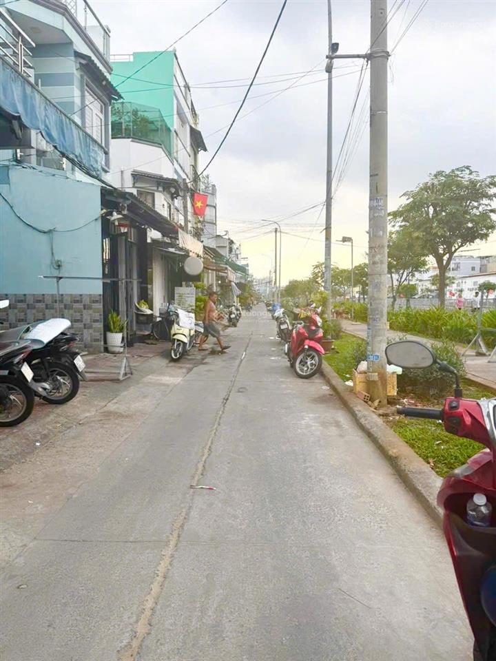 Nhà hẻm 2,5m đường ụ cây p10, q8 cách cầu nguyễn tri phương q5 200m